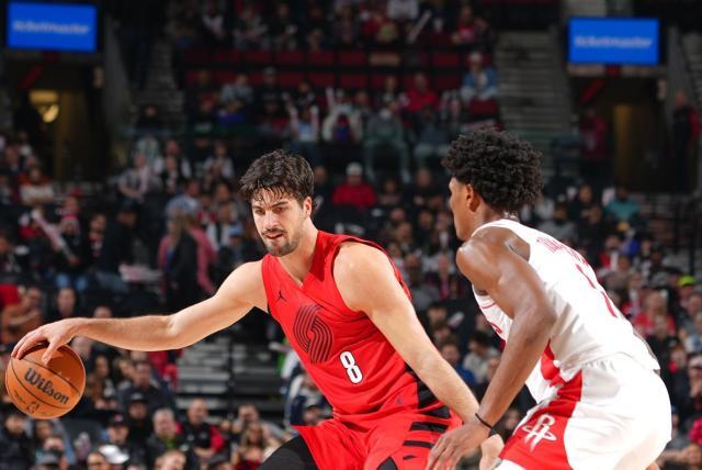 PP电子游戏官网-化身巨人杀手！开拓者双杀火箭：杜兰特破防摔水瓶